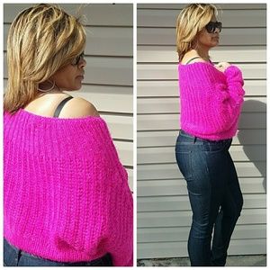 Sweater only 1 S/M left